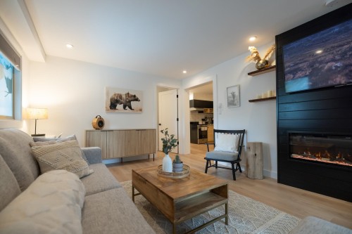 100-2021 Karen Crescent  Whistler, BC V8E 0H1