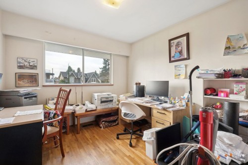 328 18Th Street E, North Vancouver, BC 