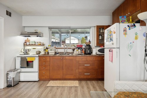 328 18Th Street E, North Vancouver, BC 