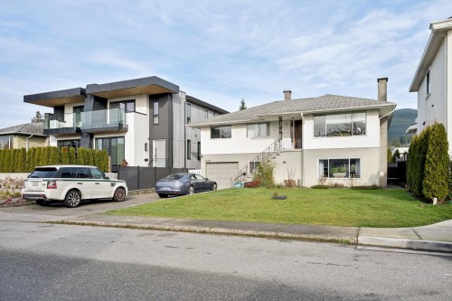 328 18Th Street E, North Vancouver, BC 