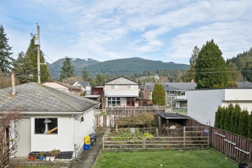 328 18Th Street E, North Vancouver, BC 