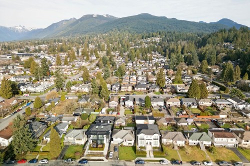 328 18Th Street E, North Vancouver, BC 