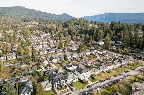 328 18Th Street E, North Vancouver, BC 