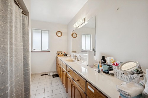 328 18Th Street E, North Vancouver, BC 