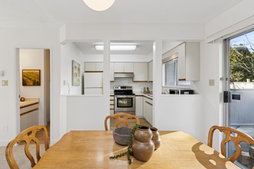 232 11Th Street E, North Vancouver, BC 