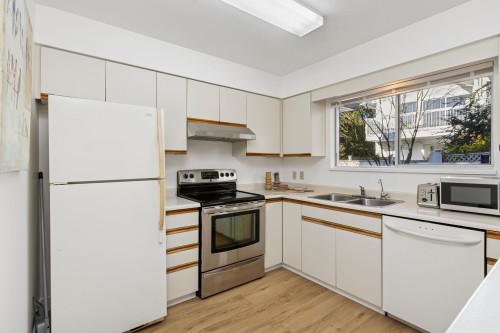 232 11Th Street E, North Vancouver, BC 