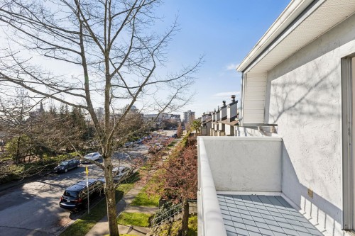 232 11Th Street E, North Vancouver, BC 
