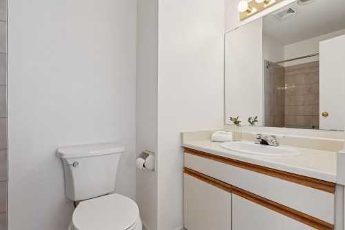 232 11Th Street E, North Vancouver, BC 