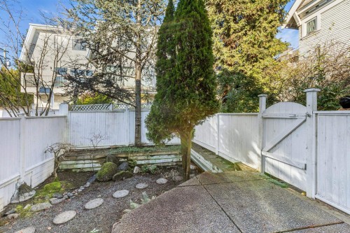 232 11Th Street E, North Vancouver, BC 