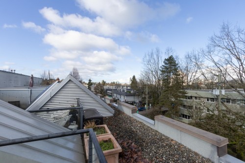 682 16Th Avenue W, Vancouver, BC 