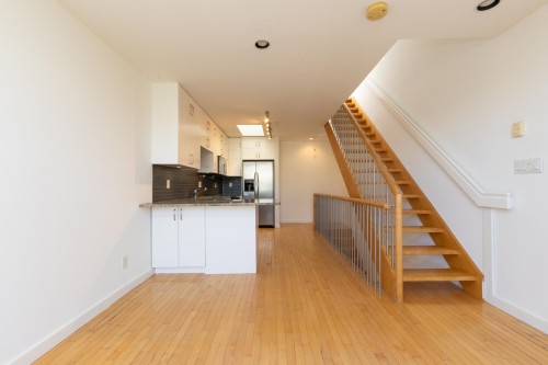 682 16Th Avenue W, Vancouver, BC 