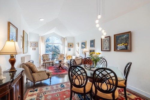 613-5262 Oakmount Crescent  Burnaby, BC V5H 4R7