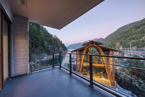 201-6707 Nelson Avenue, West Vancouver, BC 