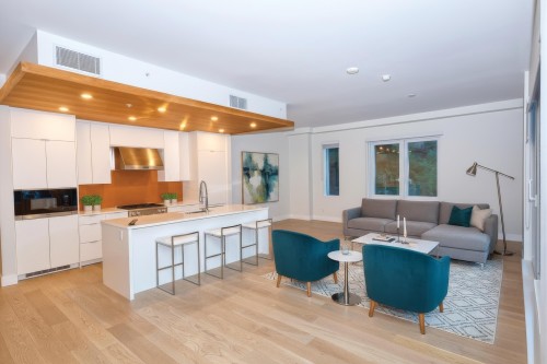 201-6707 Nelson Avenue, West Vancouver, BC 