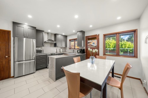 7656 Mckay Avenue, Burnaby, BC 