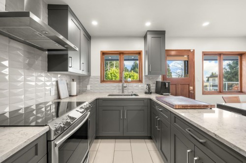 7656 Mckay Avenue, Burnaby, BC 