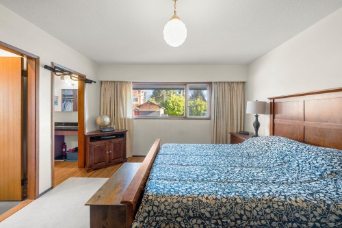 7656 Mckay Avenue, Burnaby, BC 