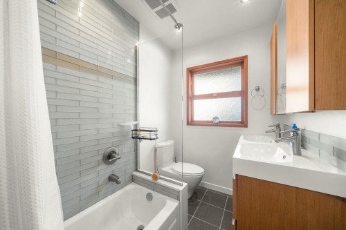 7656 Mckay Avenue, Burnaby, BC 