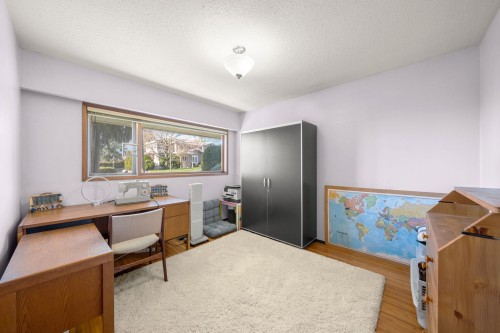 7656 Mckay Avenue, Burnaby, BC 