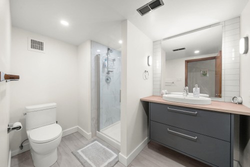 7656 Mckay Avenue, Burnaby, BC 