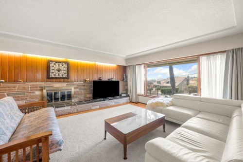 7656 Mckay Avenue, Burnaby, BC 