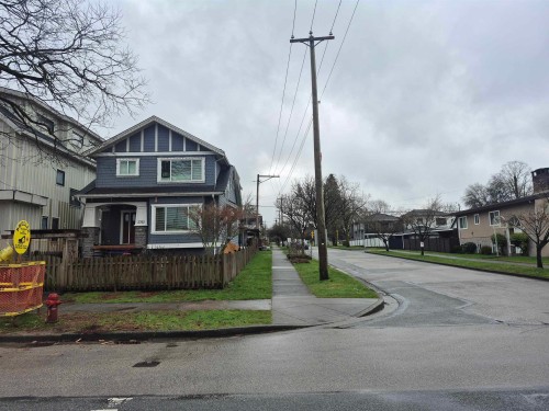 2702 Kitchener Street, Vancouver, BC 
