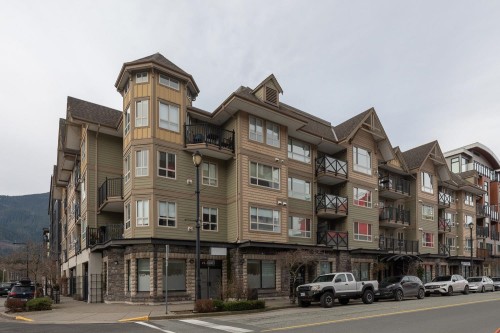 112-38003 Second Avenue  Squamish, BC V8B 0C4