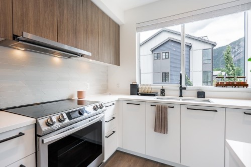 37981 Helm Way, Squamish, BC 