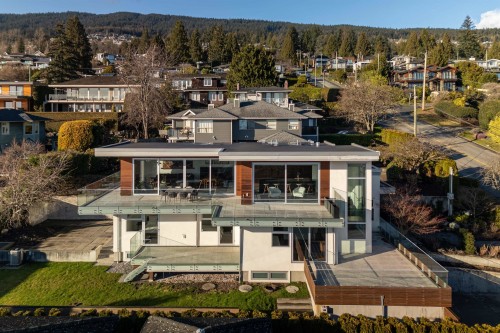 1715 22nd Street  West Vancouver, BC V7V 4E4