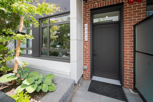 6352 Oak Street, Vancouver, BC 