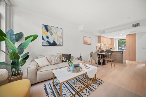 6352 Oak Street, Vancouver, BC 