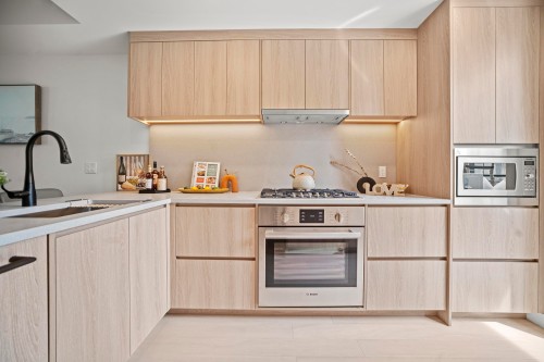 6352 Oak Street, Vancouver, BC 