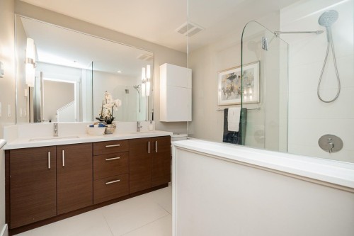 5946 Oak Street, Vancouver, BC 