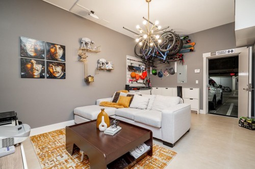 5946 Oak Street, Vancouver, BC 