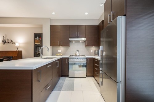 5946 Oak Street, Vancouver, BC 