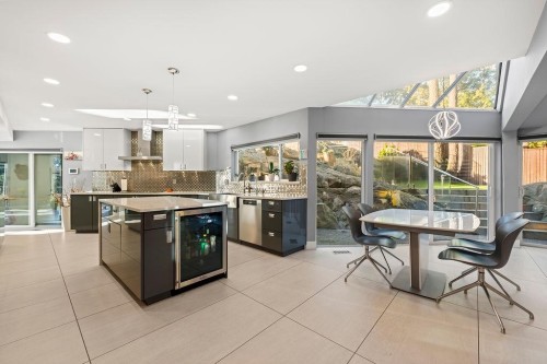 3722 Southridge Place, West Vancouver, BC 