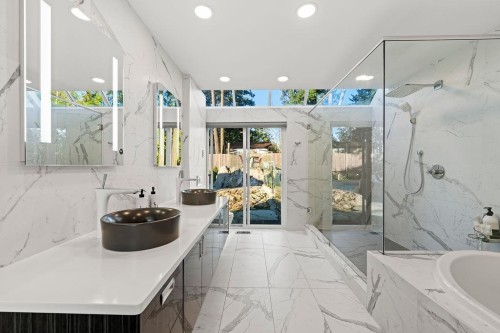 3722 Southridge Place, West Vancouver, BC 