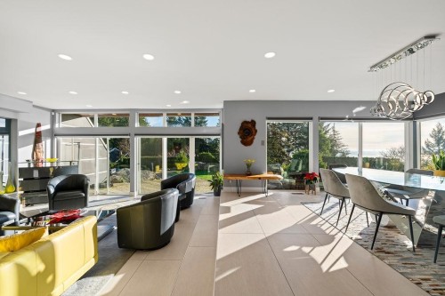 3722 Southridge Place, West Vancouver, BC 