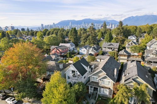 45 15Th Avenue W, Vancouver, BC 