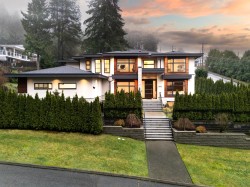 2902 St. Andrews Avenue  North Vancouver, BC V7N 1Z4