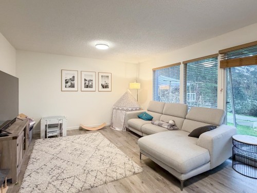 8122 Forest Grove Drive, Burnaby, BC 