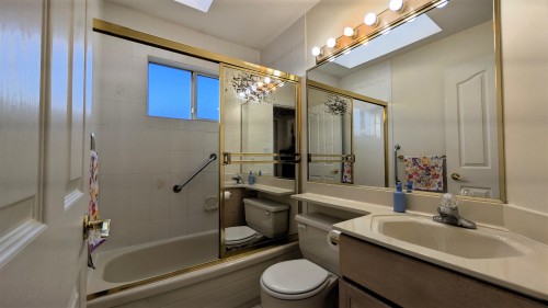 708 49Th Avenue E, Vancouver, BC 