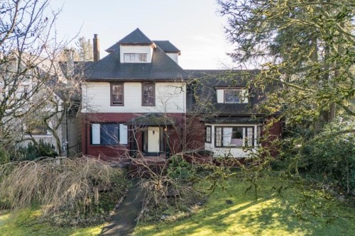 118 Queens Avenue  New Westminster, BC V3L 1J5