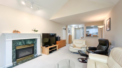 425-5888 Dover Crescent, Richmond, BC 