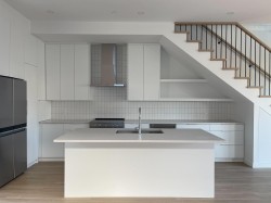 1-5449 Columbia Street  Vancouver, BC V5Y 3H4