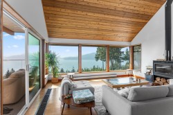 270 Mountain Drive  Lions Bay, BC V0N 2E0