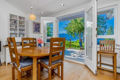 6245 Nelson Avenue, West Vancouver, BC 