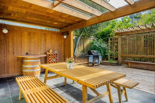 6245 Nelson Avenue, West Vancouver, BC 