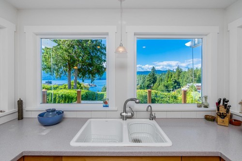 6245 Nelson Avenue, West Vancouver, BC 