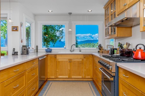 6245 Nelson Avenue, West Vancouver, BC 